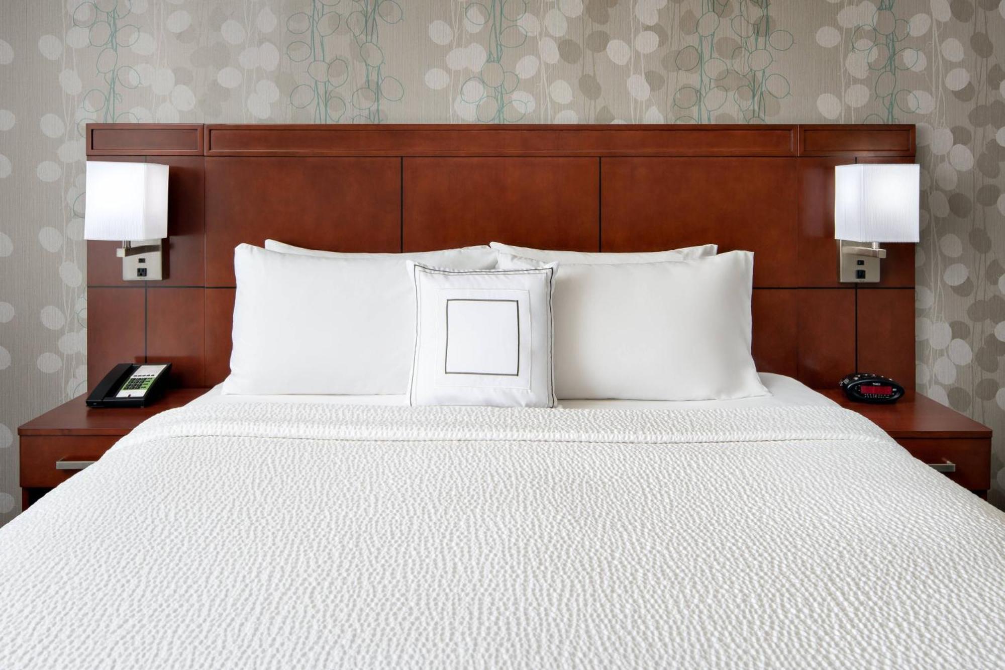 Hotel Courtyard By Marriott North/triangle Town Center Raleigh
